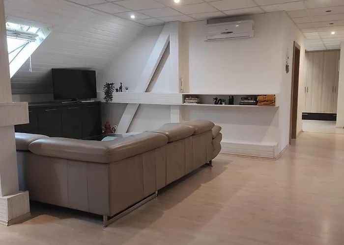 Blumental Apartment, Garden, Ac Apartman